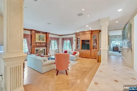 787 Peach Tree Lane Franklin Lakes NJ 07417