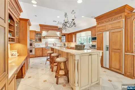 787 Peach Tree Lane Franklin Lakes NJ 07417