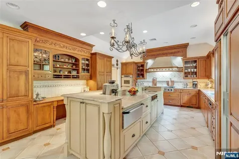 787 Peach Tree Lane Franklin Lakes NJ 07417