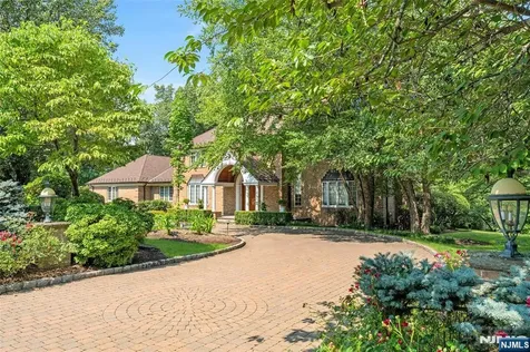 787 Peach Tree Lane Franklin Lakes NJ 07417