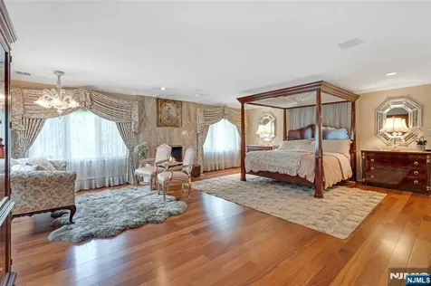 787 Peach Tree Lane Franklin Lakes NJ 07417