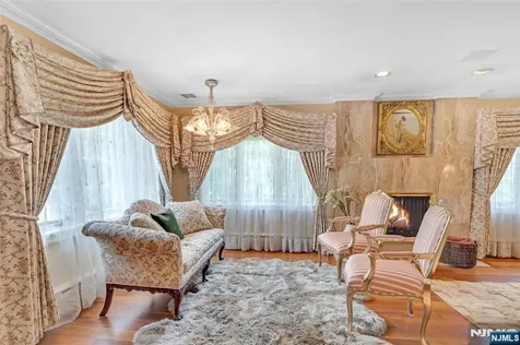 787 Peach Tree Lane Franklin Lakes NJ 07417
