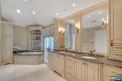 787 Peach Tree Lane Franklin Lakes NJ 07417