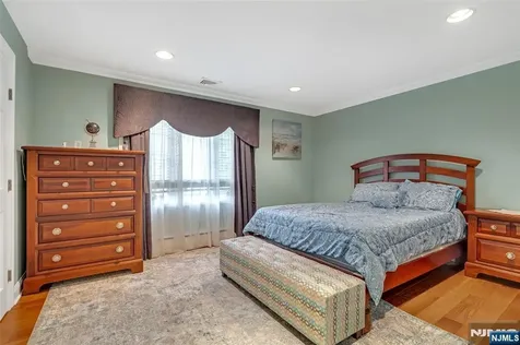 787 Peach Tree Lane Franklin Lakes NJ 07417