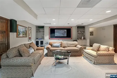 787 Peach Tree Lane Franklin Lakes NJ 07417
