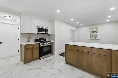 1087 Lambert Road Teaneck NJ 07666