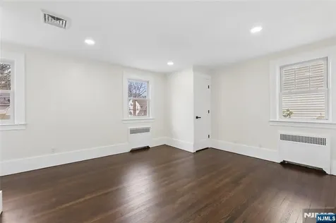 1087 Lambert Road Teaneck NJ 07666