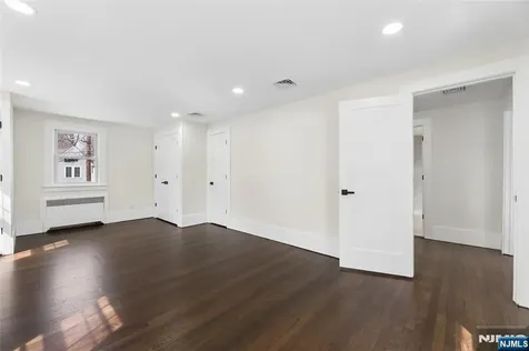 1087 Lambert Road Teaneck NJ 07666