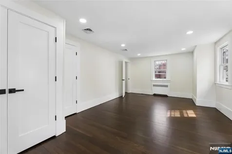 1087 Lambert Road Teaneck NJ 07666