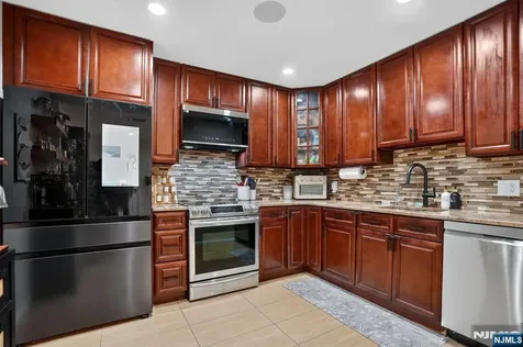 2 Ann Street Clifton NJ 07013