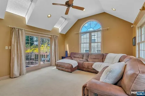 1 Crescent Place Ho-ho-kus NJ 07423