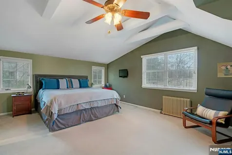 1 Crescent Place Ho-ho-kus NJ 07423
