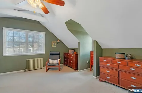 1 Crescent Place Ho-ho-kus NJ 07423