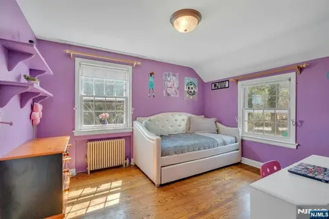 1 Crescent Place Ho-ho-kus NJ 07423