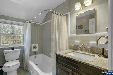 1 Crescent Place Ho-ho-kus NJ 07423