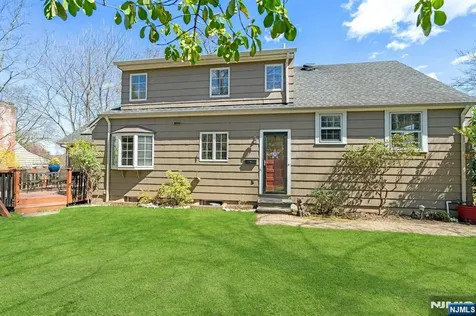 1 Crescent Place Ho-ho-kus NJ 07423