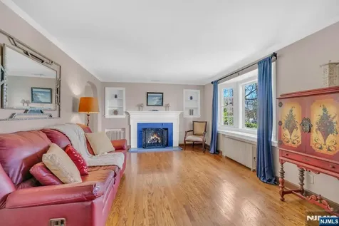 1 Crescent Place Ho-ho-kus NJ 07423
