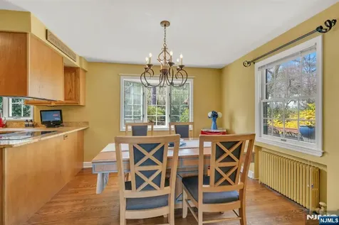 1 Crescent Place Ho-ho-kus NJ 07423