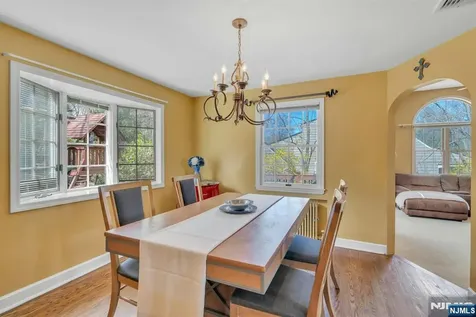 1 Crescent Place Ho-ho-kus NJ 07423