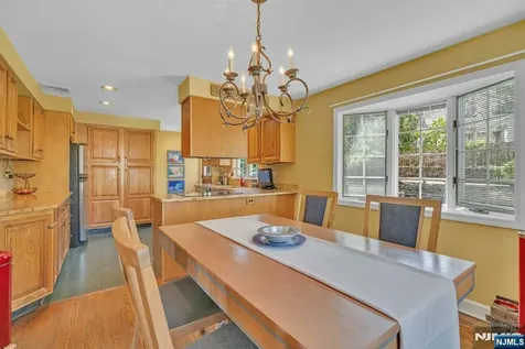 1 Crescent Place Ho-ho-kus NJ 07423