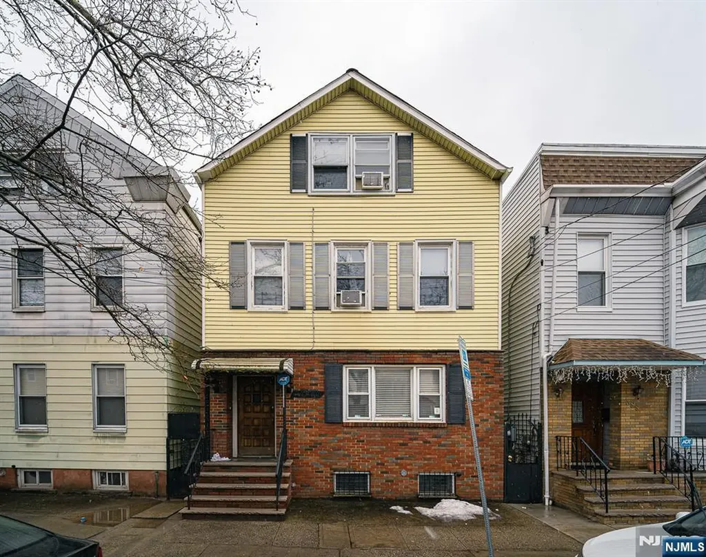 390 Lafayette Street Newark NJ 07105