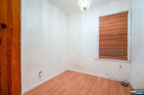390 Lafayette Street Newark NJ 07105