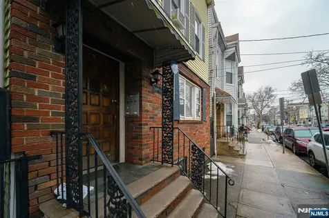 390 Lafayette Street Newark NJ 07105
