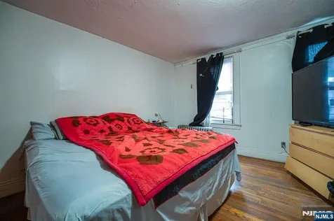 390 Lafayette Street Newark NJ 07105