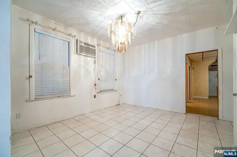 390 Lafayette Street Newark NJ 07105