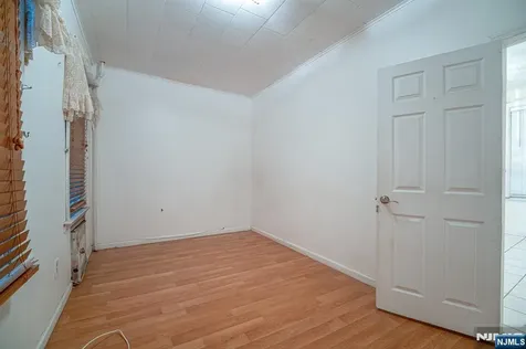 390 Lafayette Street Newark NJ 07105