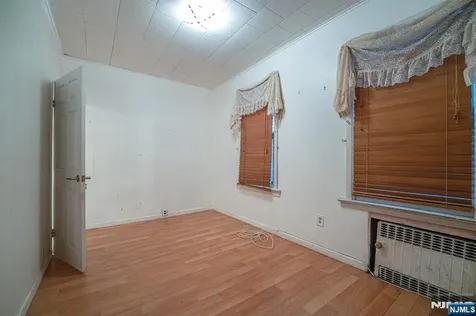 390 Lafayette Street Newark NJ 07105
