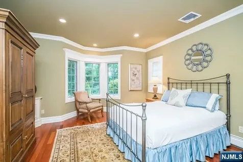 22 Sunset Lane Upper Saddle River NJ 07458