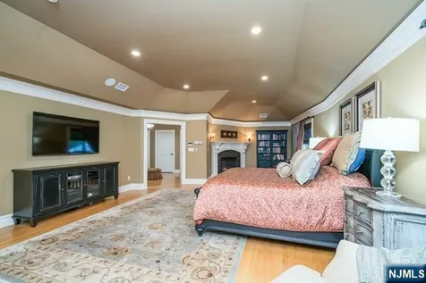 22 Sunset Lane Upper Saddle River NJ 07458