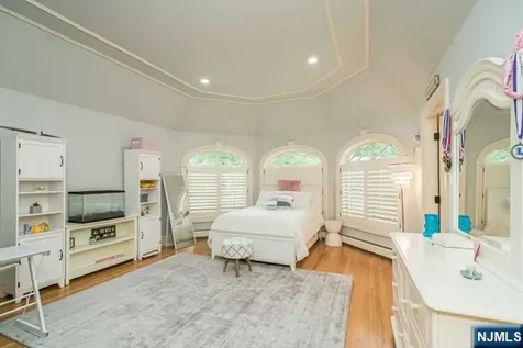 22 Sunset Lane Upper Saddle River NJ 07458