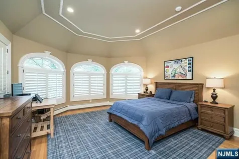 22 Sunset Lane Upper Saddle River NJ 07458