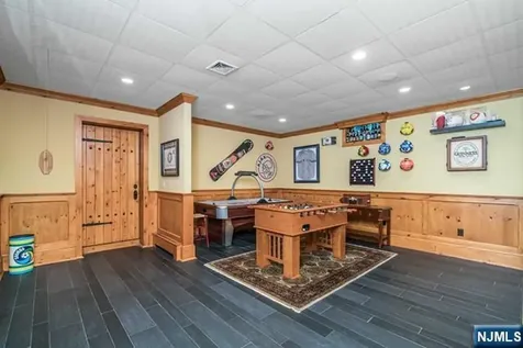22 Sunset Lane Upper Saddle River NJ 07458
