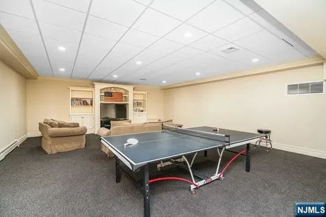 22 Sunset Lane Upper Saddle River NJ 07458