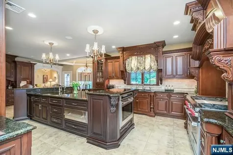 22 Sunset Lane Upper Saddle River NJ 07458