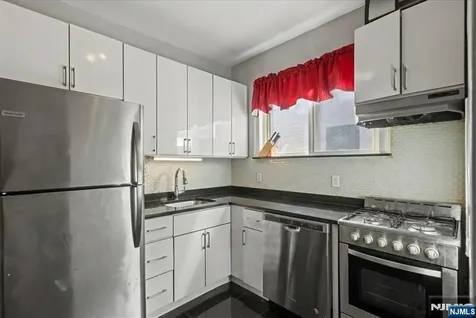 436 Undercliff Avenue Edgewater NJ 07020
