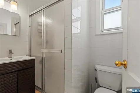 436 Undercliff Avenue Edgewater NJ 07020