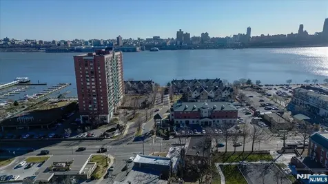 436 Undercliff Avenue Edgewater NJ 07020