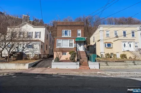 436 Undercliff Avenue Edgewater NJ 07020