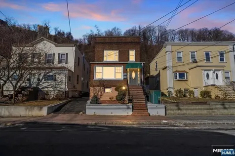 436 Undercliff Avenue Edgewater NJ 07020