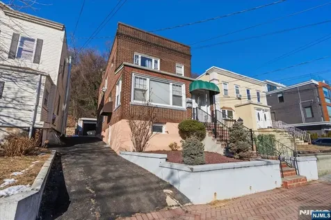 436 Undercliff Avenue Edgewater NJ 07020