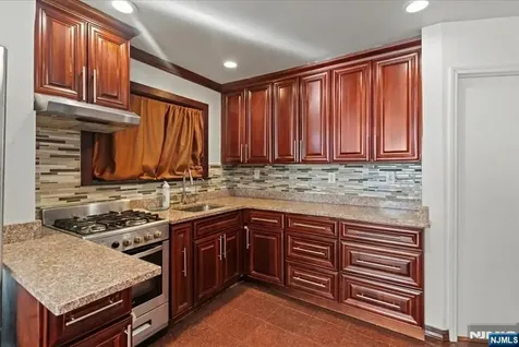 436 Undercliff Avenue Edgewater NJ 07020