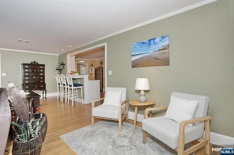 215 Hill Street Midland Park NJ 07432