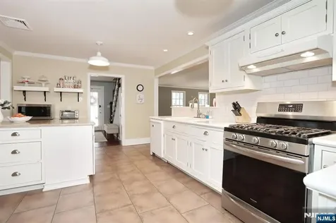 215 Hill Street Midland Park NJ 07432