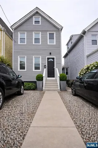 633 Thomas Boulevard East Orange NJ 07017