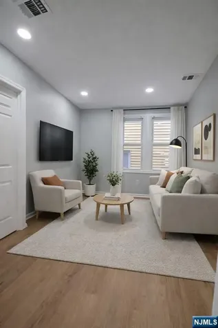 633 Thomas Boulevard East Orange NJ 07017