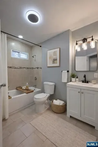 633 Thomas Boulevard East Orange NJ 07017